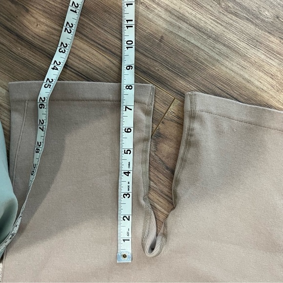 Everlane The Seamless Bike Short - Picture 8 of 11